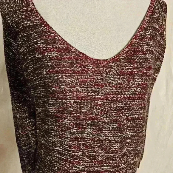 Oversized Sweater with Open Back - Picture 4 of 5